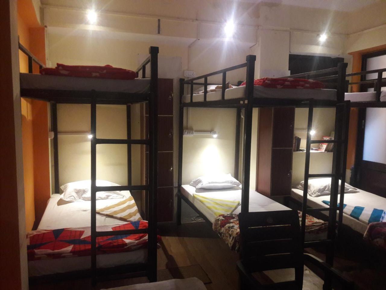 Buddha Guest House Varanasi Habitación foto